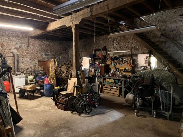 Masía en venta en Elorrio. Caserío bifamiliar con gran potencial y amplio terreno. Masías.