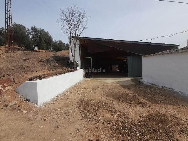 Masía en venta en Encinas Reales. TERRENO DE 7 HECTARES CON CASA Y NAVE. Masías Encinas.