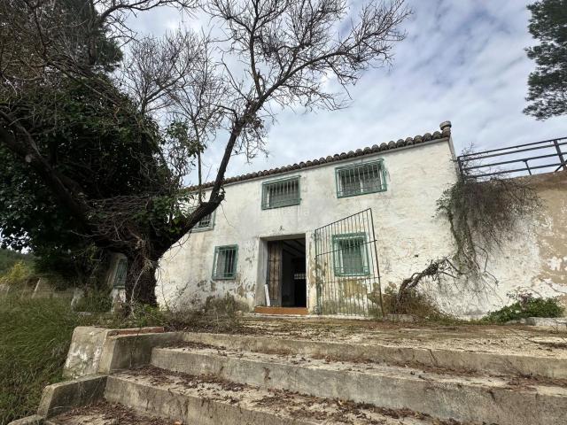 Masía en venta en Enguera. Disponible finca rústica con 2 viviendas. Masías.