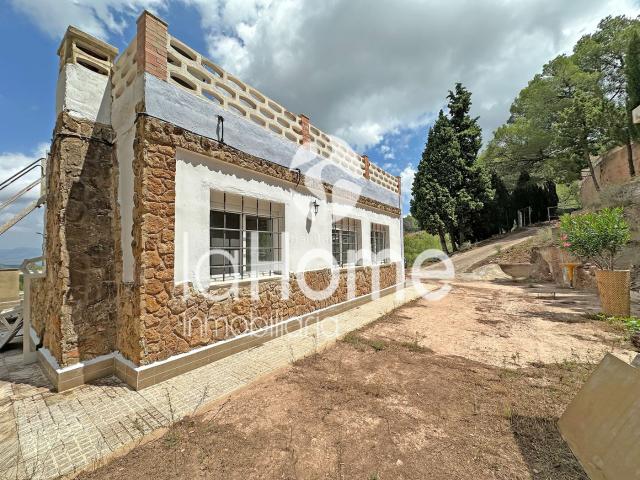 Masía en venta en Estivella. UN RINCÓN DE PAZ CON VISTAS A LA MONTAÑA. Masías.