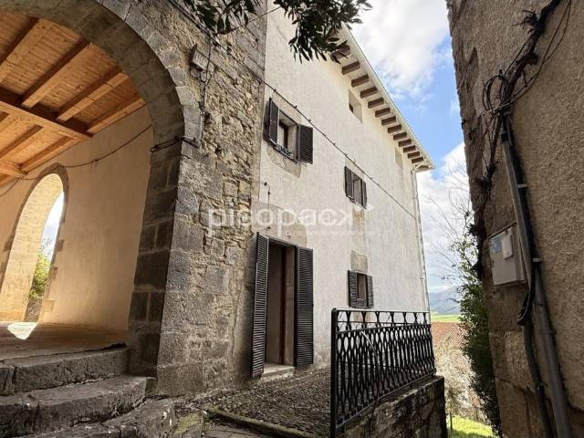 Masía en venta en Ezcabarte. SE VENDE BONITA CASA DE PUEBLO EN MAQUIRRIAIN VALLE DE EZCABARTE. Masías.