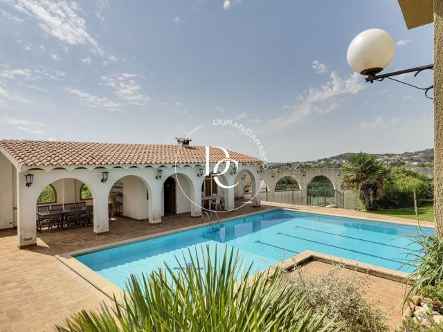 Masía en venta en Font rubí. Masía de 420 m2 con piscina y vistas en venta en Font rubí. Masías.