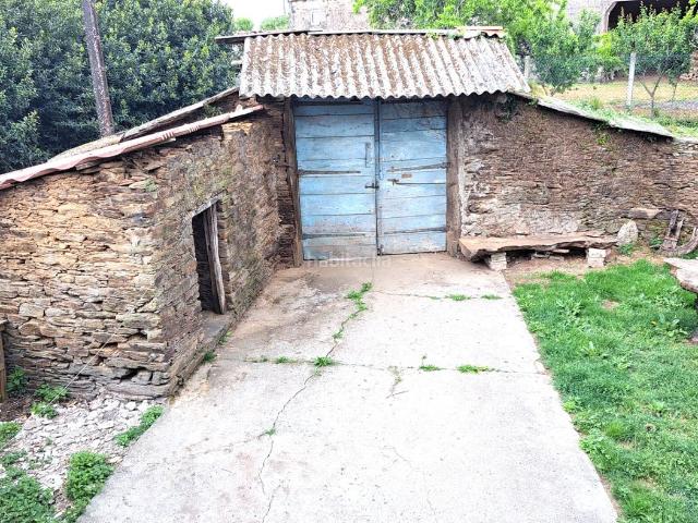 Masía en venta en Frades. Se vende antigua casa rectoral con encanto y gran potencial en plena naturaleza. Masías.