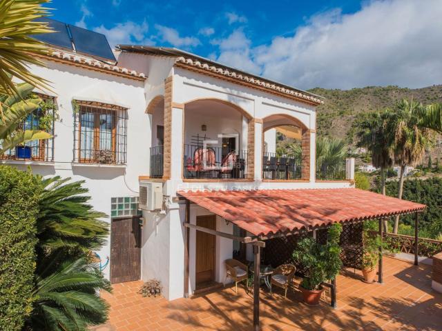 Masía en venta en Frigiliana. Cortijo andaluz en venta en Frigiliana. Masías.
