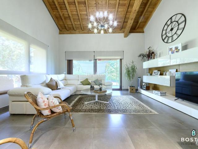 Masía en venta en Gamiz Fika. Casa independiente en Gamiz. Masías Gamiz.