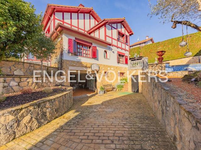 Masía en venta en Galdakao. Exclusiva Residencia de Lujo con Piscina Privada y Vistas a la Montaña en Galdakao, País Vasco. Masías.