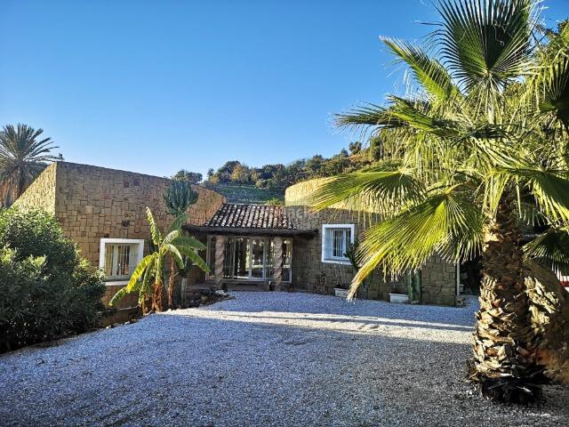 Masía en venta en Gaucín. Original Casa de Campo, 2 Casas de Invitados, Spa Piscina. Masías.