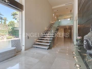 Casa en venta en Godella. Lujosa casa en Campolivar sobre una parcela de más de 3.000m2. Casas.