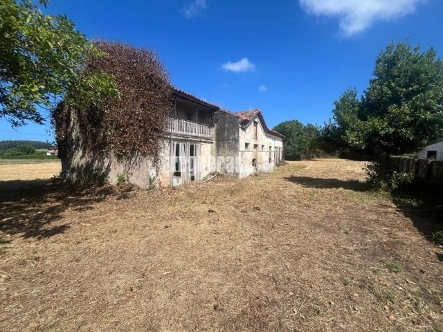 Masía en venta en Gozón, Bocines Nembro Cardo. Casa para Rehabilitar con Amplia Finca en Santiago de Ambiedes Gozón, Asturias. Masías.