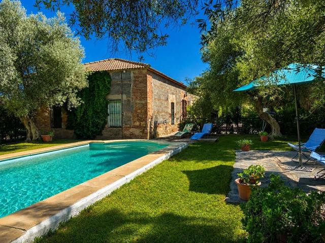 Masía en venta en Guareña. Casa Rústica Hipotecable con Piscina. Masías.