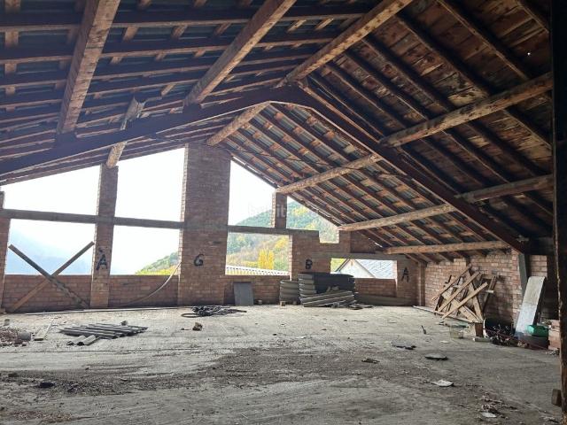 Casa en venta en Guingueta d´Àneu La Pirineos. Pajar con excelentes vistas en Jou. Casas Guingueta d´Àneu.