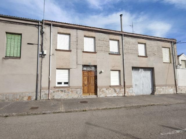 Masía en venta en Hospital de Órbigo. Masías Hospital de.
