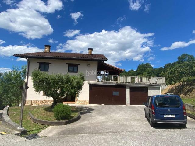 Casa en venta en Idiazabal. IDIAZABAL. VENTA DE MAGNÍFICA CASA DE 370 M2 CON 5 HABITACIONES, 3 BAÑOS, GARAJE ESPACIOSO, TERRAZA, BALCON. SE COMPONE DE DOS VIV. Casas.