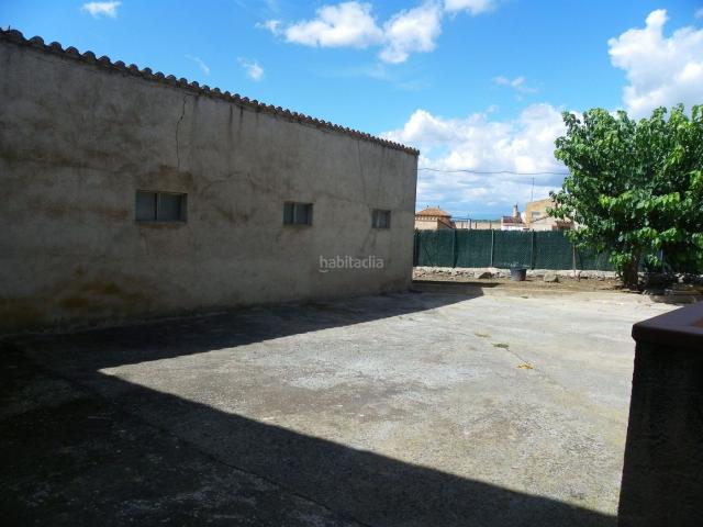 Masía en venta en Jafre. JAFRE conjunto de 2 viviendas y garage en el centro del casco antiguo. Masías.
