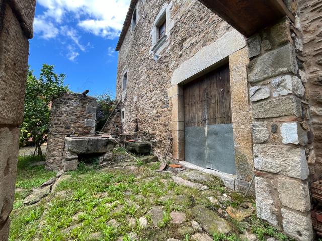 Masía en venta en Juià. Finca rústica amb 2 masies a la venda a Juià, Girona Finca rústica con 2 masías en venta en Juià, Girona. Masías.