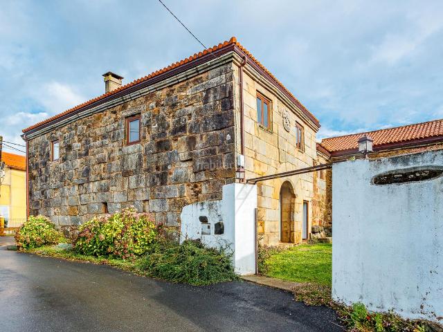 Masía en venta en Laracha. Pazo del siglo XVI completamente restaurado en A Laracha. Masías.