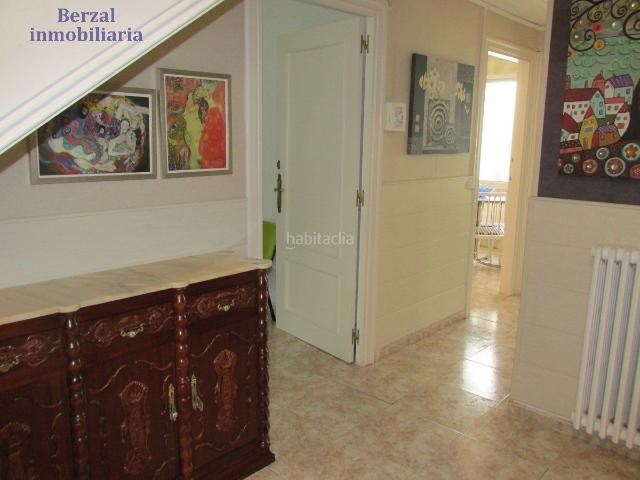 Chalet en venta en Logroño, Residencia. Casa con terreno y amplio jardín en Logroño zona Centro Este. Chalets.