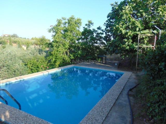 Masía en venta en Lora del Río. Estupenda parcela con 3.500 metros cuadrados de superficie a tan solo 5 minutos de lora del río. Dispone de cuatro mil metros cua. Masías Lora del.