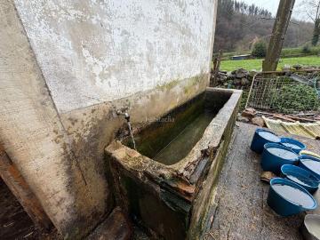 Masía en venta en Luena. Finca con vivienda y gran terreno junto al río en Luena Cantabria. Masías.