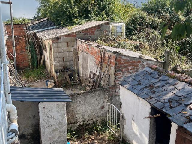 Masía en venta en Lugo, A Piriganlla Albeiros Garabolos. CASA RUSTICA CON PRADO PARA REFORMAR A 10 MIN DEL CENTRO DE LUGO. Masías.
