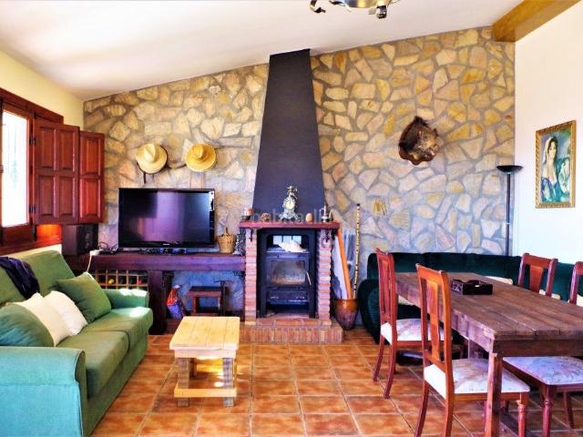 Masía en venta en Macharaviaya. Casa de campo en Iznate con vistas al valle y al mar. Masías.