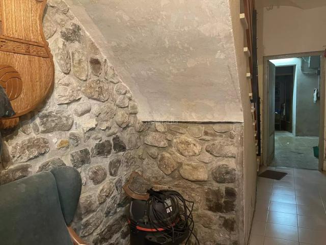 Masía en venta en Maià de Montcal. Casa de pueblo situada en el casco antiguo de Besalú. Masías Maià de.