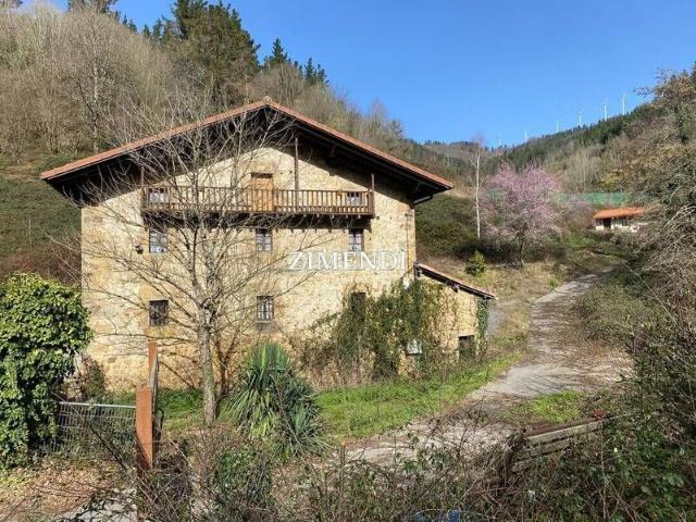 Masía en venta en Mallabia. Caserío en alquiler con opción a compra en Mallabia. Masías.