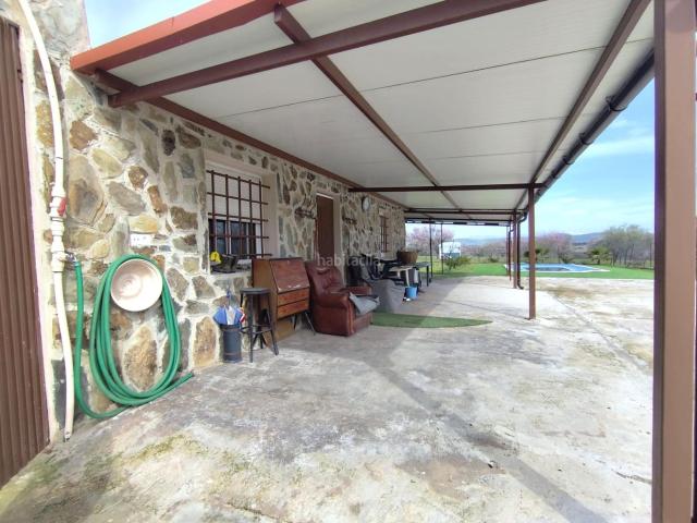 Masía en venta en Malpartida de Plasencia. Finca rústica en venta con vivienda, piscina y almendros. Masías Malpartida de.