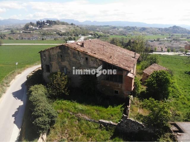 Casa en venta en Masies de Voltregà Les. Masía con terreno agrícola y urbanizable en Masies de Voltregà. Casas Masies de Voltregà.