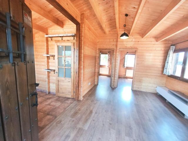 Masía en venta en Masquefa. Encanto, naturaleza y privacidad en una acogedora casa de madera con piscina en El Maset Masquefa. Masías.