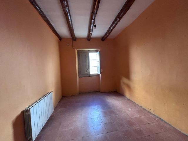 Masía en venta en Masroig El. Casa de pueblo para reformar con múltiples posibilidades en el casco antiguo de Falset. Masías Masroig.
