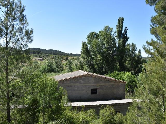 Masía en venta en Mazaleón. Nave con casa al lado del río. Masías.