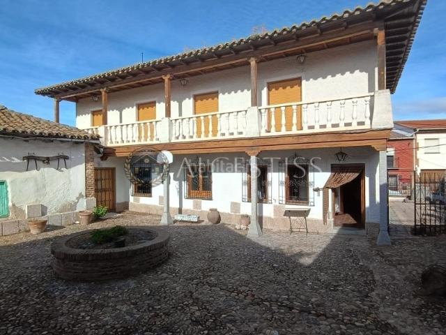 Casa en venta en Méntrida. CASA CON ENCANTO Y CARÁCTER ÚNICO MUY BIEN SITUADA EN EL MUNICIPIO DE MÉNTRIDA. Casas.
