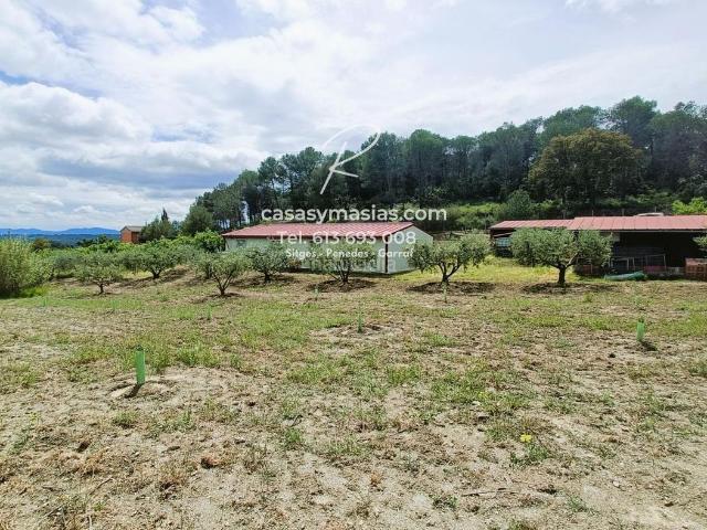 Masía en venta en Mediona. Finca llana de 30.000 m con casa, pozo y placas solares a 3 km de Mediona. Ideal proyecto agrario. Masías.