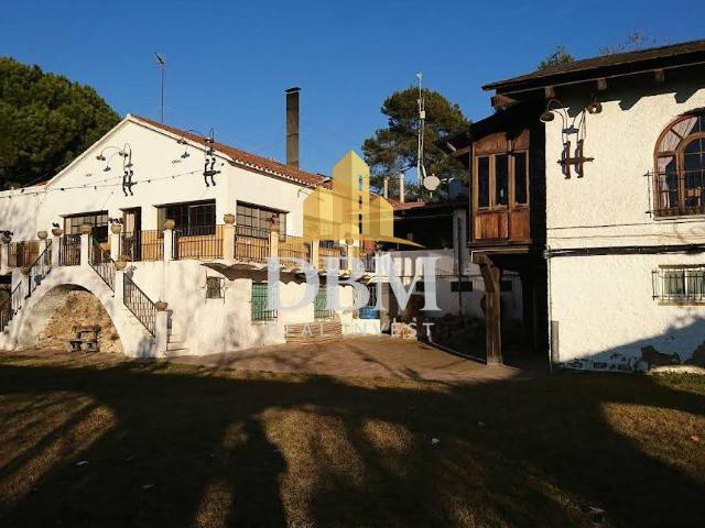 Masía en venta en Montcada i Reixac, Reixac Vallensana Baixa. Finca de 109.000m2 con 4 viviendas y 1 restaurante en venta en Badalona. Masías Montcada i.