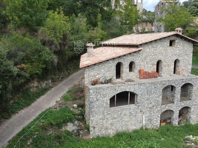 Masía en venta en Montagut i Oix. Masía en venta en Oix, la Garrotxa, Girona. Masías Montagut i.