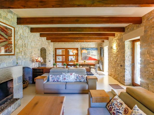 Masía en venta en Montagut i Oix. Masías Montagut i.