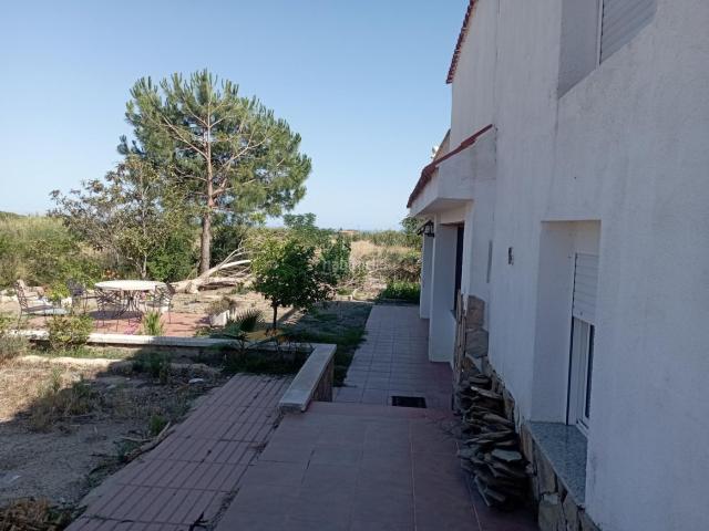 Masía en venta en Montbrió del Camp. Un paraíso privado con vistas al mar, piscina y terreno de cultivo. Masías Montbrió del.