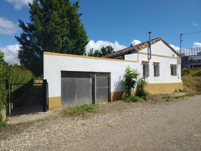 Chalet en venta en Monzón. CASA DE CAMPO CON JARDIN MUY CERCA DEL CENTRO DE MONZON. Chalets.