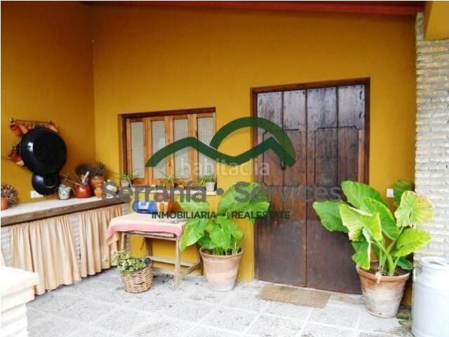 Masía en venta en Molares Los. Finca Ecuestre 25.000m2, Casa130m2 Casita. Masías Molares.