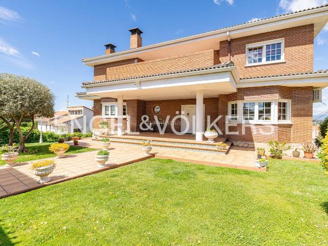 Masía en venta en Móstoles, Parque Coimbra. Excelente villa en Parque Coímbra Móstoles. Masías.