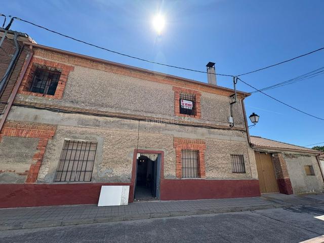 Masía en venta en Muñopedro. Panaderos Valladolid Inmobiliaria, Casa en venta en Muño Pedro con el tejado totalmente rehabilitado. Masías.