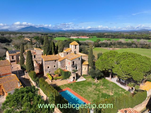 Masía en venta en Navata. Casa rústica en petit poble de l'Alt Empordà Girona. Masías.