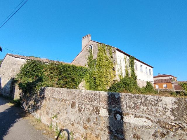 Masía en venta en Nigrán, San Pedro da Ramallosa. Gran casa rústica para reformar. Masías.