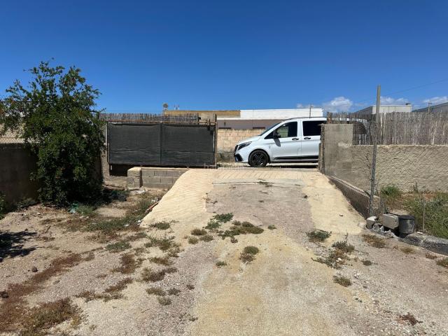 Masía en venta en Níjar, San Isidro Campohermoso. Cortijo rústico en Níjar con terreno y almacén. Masías.