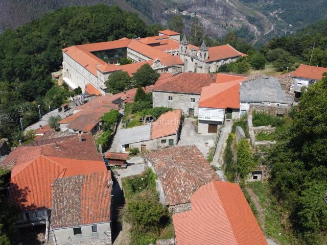 Masía en venta en Nogueira de Ramuín. Casa histórica frente al Parador de Santo Estevo para reformar. Masías Nogueira de.