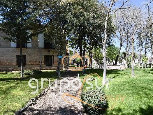Masía en venta en Olmedo. Magnífica propiedad con uso hotelero en el histórico municipio de Olmedo, Valladolid, con 19 dormitorios y 7 bungalows. Masías.