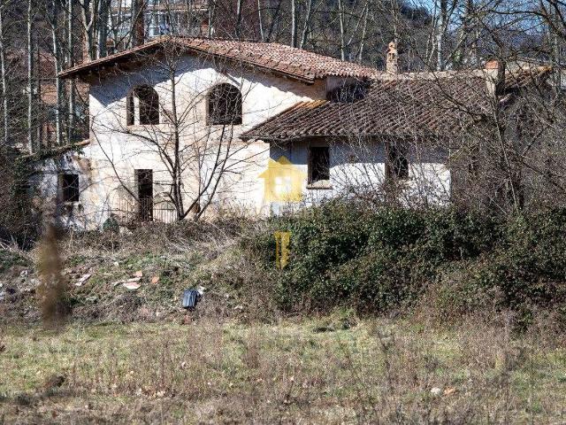 Masía en venta en Olot. Masía en venta Gran finca rústica con edificaciones tradicionales y amplio terreno agrícola y forestal. Masías.