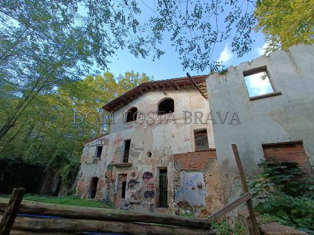 Masía en venta en Olot. Masia para reformar a Olot. Masías.