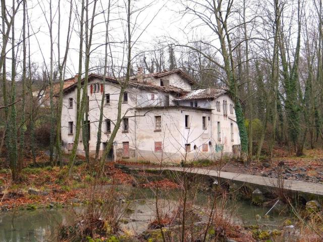 Masía en venta en Olot. Finca única de 82.000 m2 junto al río Fluvià en Olot. Masías.